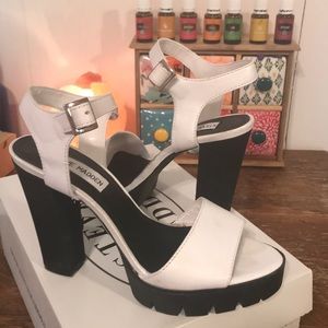 STEVE MADDEN SIZE 8.5 TRAVISS WHITE LEATHER
